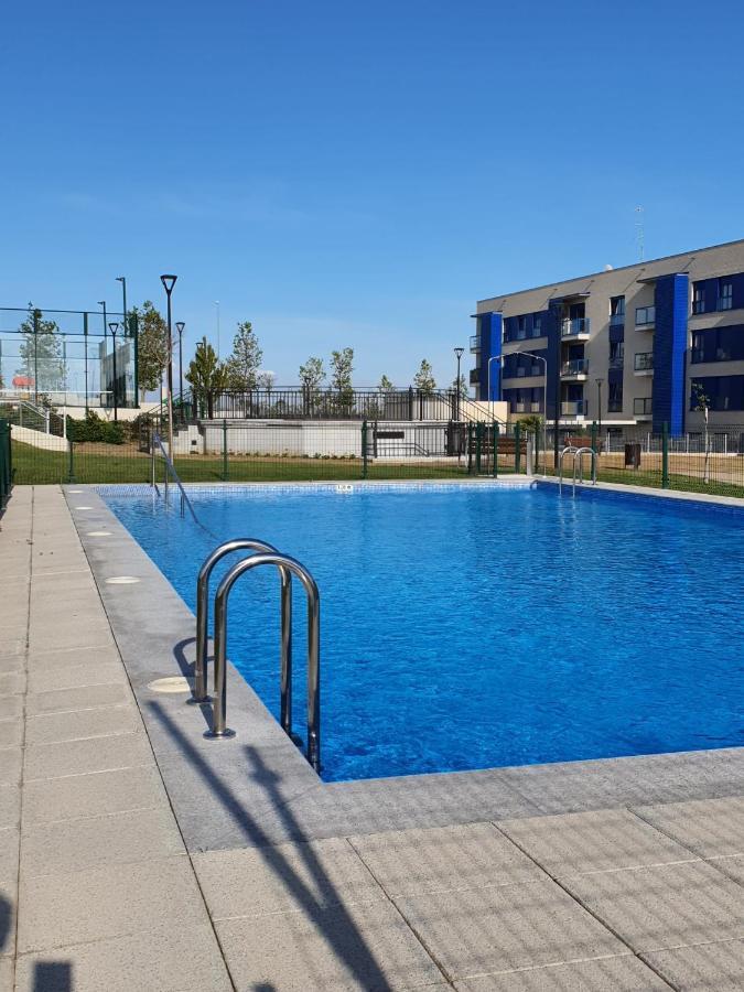 Apartamento Nuevo, Accesible Y Con Piscina !!! Apartment Salamanca Bagian luar foto